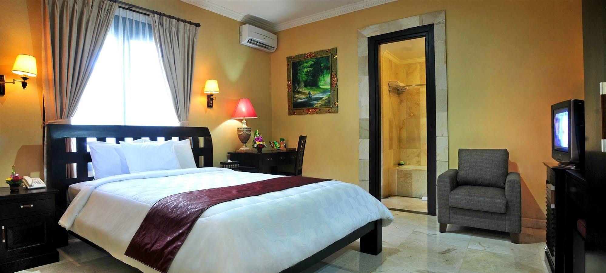 Puri Yuma Hotel Denpasar Exterior foto