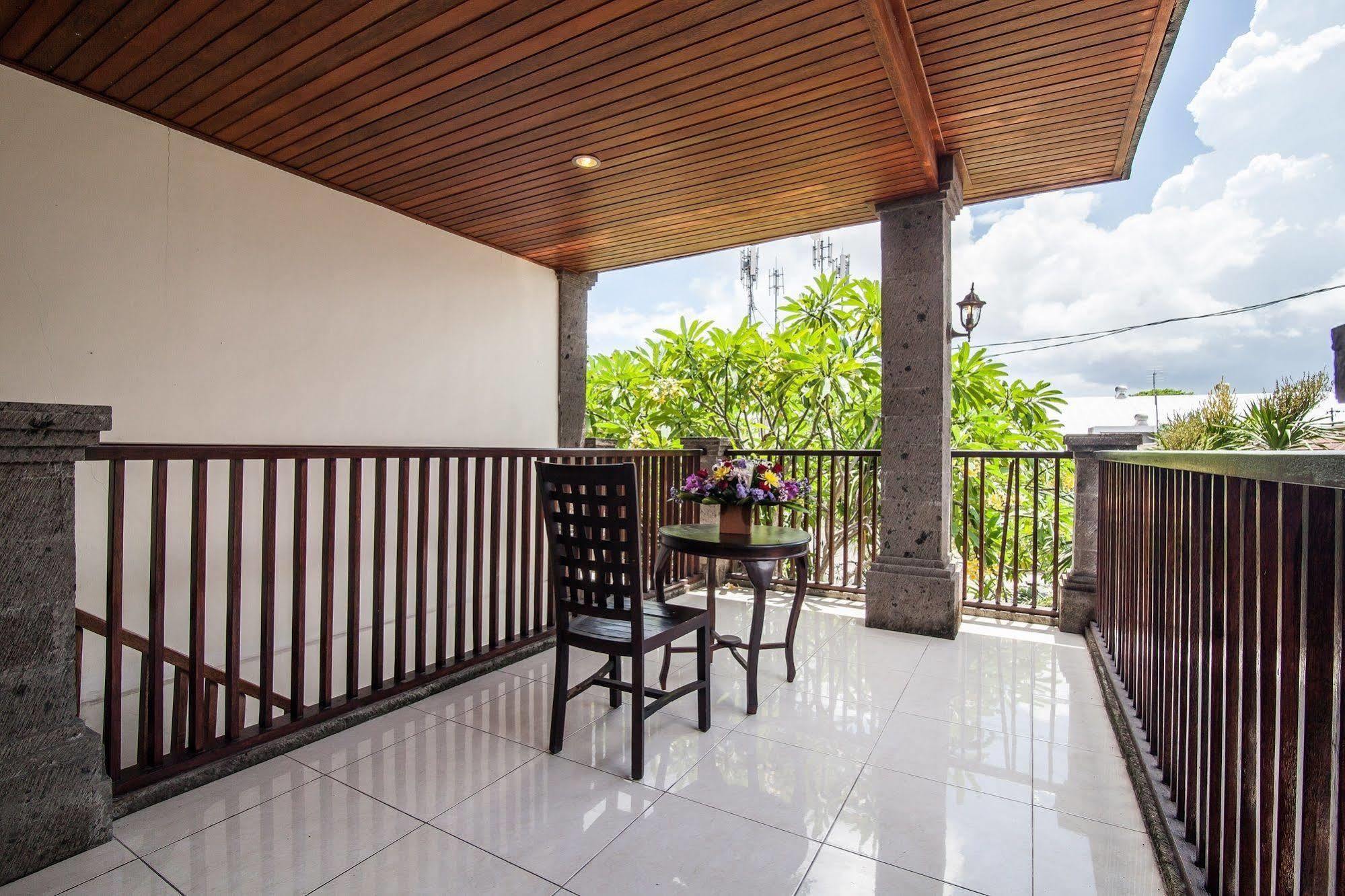 Puri Yuma Hotel Denpasar Exterior foto