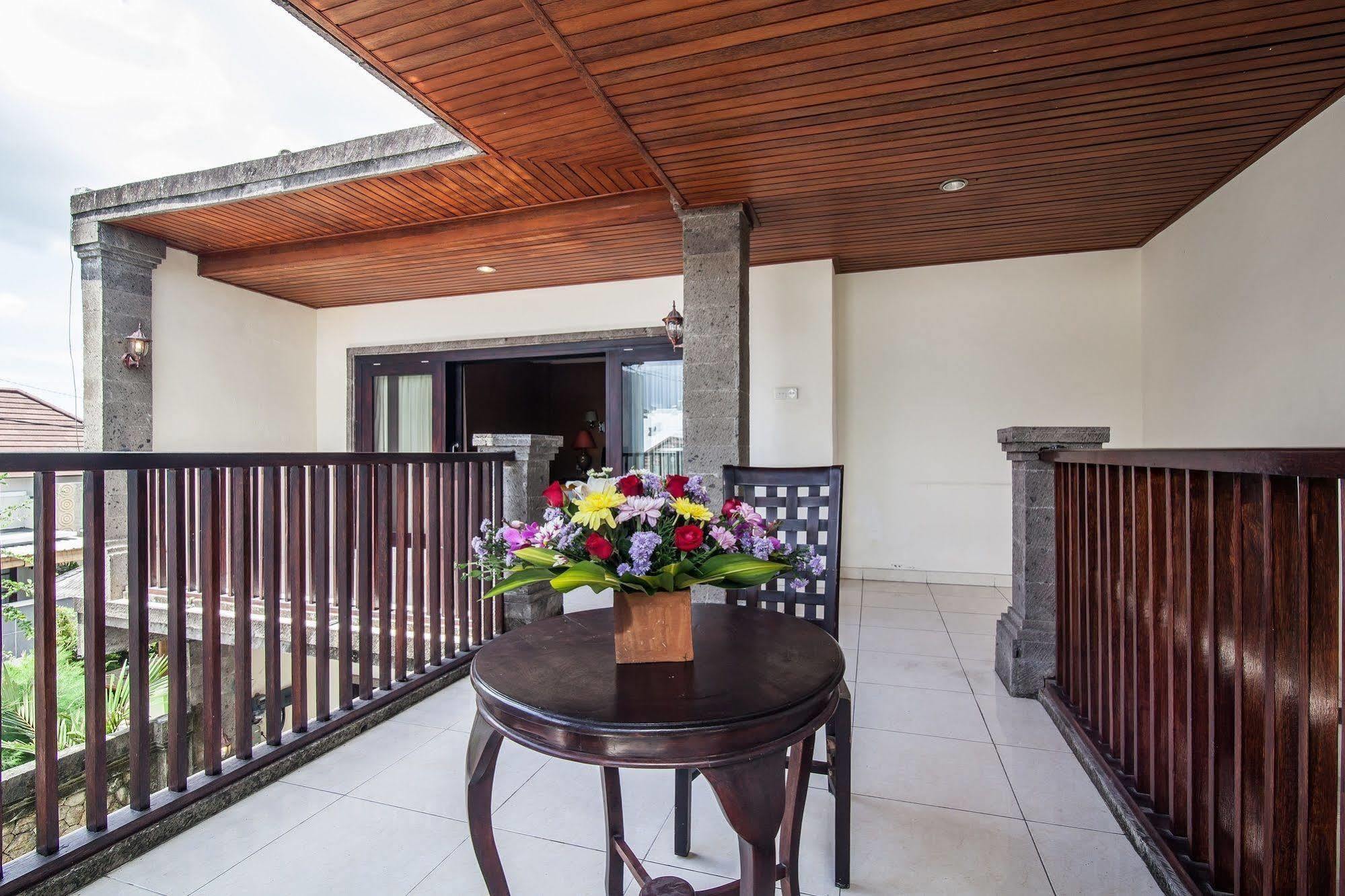 Puri Yuma Hotel Denpasar Exterior foto